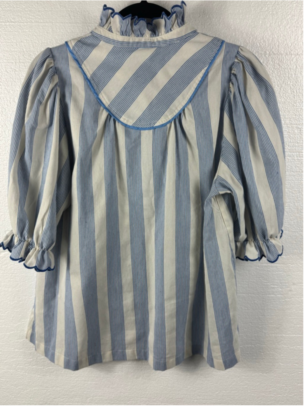 Umgee Chic White Blue Striped High Ruffle Neck top size Medium - Picture 9 of 11